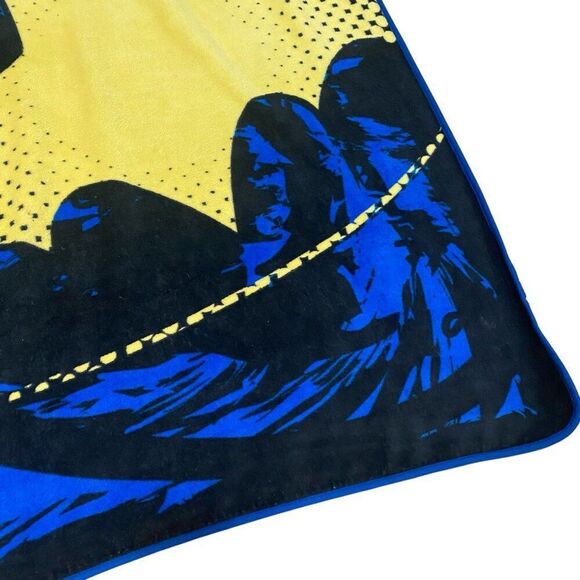 DC Comics Batman, "Ripped Shield" Micro Raschel Throw Blanket, 46" x 60", Multi - Picture 3 of 3